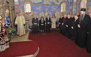 Njihova Kraljevska Visočanstva Prestolonaslednik Aleksandar, Princeza Katarina, Princ Filip i Princeza Elenora na Svetoj Liturgiji koju je služio Njegova Svetost Patrijarh srpski G-din Irinej povodom proslave Krsne Slave Kraljevske porodice – Svetog Andreja Prvozvanog