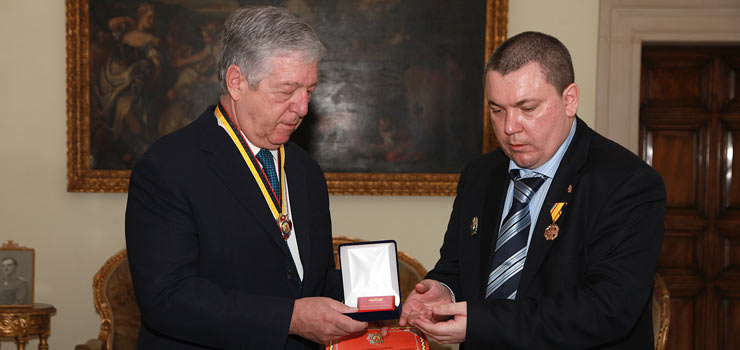 Mr Igor Smikov, advisor to the Primate of the Russian Orthodox Church Abroad Metropolitan Hilarion of Eastern America and New York and the head of the Military Orthodox Mission presenting Order to HRH Crown Prince Alexander II