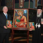 Njegovo Kraljevsko Visočanstvo Prestolonaslednik Aleksandar II i Njegovo Preosveštenstvo Episkop Šumadijski G. Jovan kraj ikone Bogorodice Mlekopitateljnice