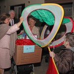 Prestolonaslednik Aleksandar i Princeza Katarina prilikom isporuke humanitarne pomoći