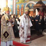 Његова Светост Патријарх Иринеј и Његово Преосвештенство Епископ Шумадијски Јован служе литургију у храму Св. Димитрија у Лазаревцу
