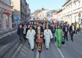 Патријарх Српски Г. Иринеј и Њ.К.В. Престолонаследник Александар предводили су Литију улицама Земуна