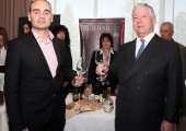 Nj.K.V. Prestolonaslednik Aleksandar i g-din Dragan Reljić, direktor Zadužbine Kralj Petar I na štandu Kraljevske vinarije u okviru Salona vina