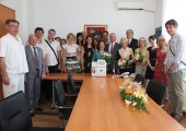 HRH Crown Prince Alexander, HRH Crown Princess Katherine, Dr. Elaine Laycock and Dr Julia Palmer with staff at Knez selo