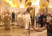 Њихова Краљевска Височанства Престолонаследник Александар и Принцеза Катарина на Васкршњој Литургији у крипти Светог Цара Лазара при Храму Светог Саве