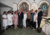 Њихова Краљевска Височанства са лекарима и медицинским сестрама из Дома здравља Жабаљ