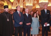 Његово Преосвештенство Епископ моравички господин Антоније, викарни епископ Патријарха Иринеја, Њ.Е. г-дин Александар Чепурин, амбасадор Руске Федерације, Њ.К.В. Престолонаследник Александар и Принцеза Катарина, г-дин Душан Бабац, аутор изложбе и члан Крунског већа