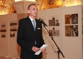 Г-дин Душан Бабац, аутор изложбе и члан Крунског већа