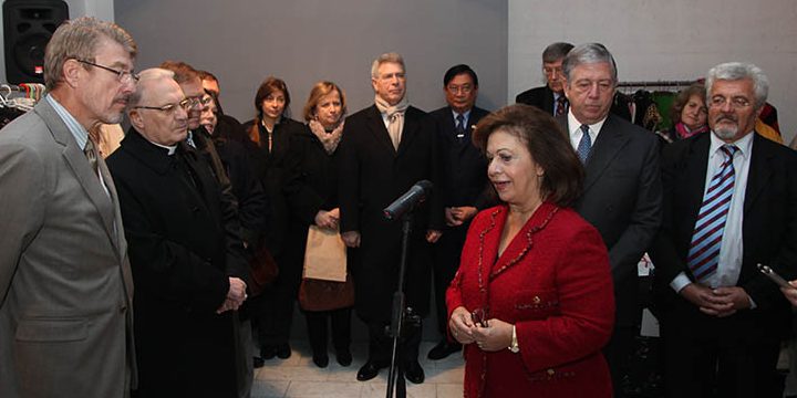 Nj.E. g-din Alan Kundicki ambasador Belgije u Srbiji, Nj.E. Nabiskup Orlando Antonini apostolski nuncio, g-đa Odilija Stokvis, Nj.E.g-din Loren Stokvis ambasador Holandije u Srbiji, Specijalni savetnik Predsednika Srbije profesor Oliver Antić, Nj.K.V.Princeza Katarina, Nj.K.V.Princ Aleksandar, g-din Vladimir Cucić, komesar za izbeglice Komesarijata za izbeglice RS