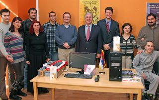 G-đica Maja Ven, potpredednik Udruženja studenata sa hendikepom, g-din Samuilo Petrovski, predednik EUS Srbija, NJ.K.V. Prestolonaslednik Aleksandar, g-din Tod Hepvort, konzul Ambasade Australije u Srbiji zajedno sa članovima Udruženja