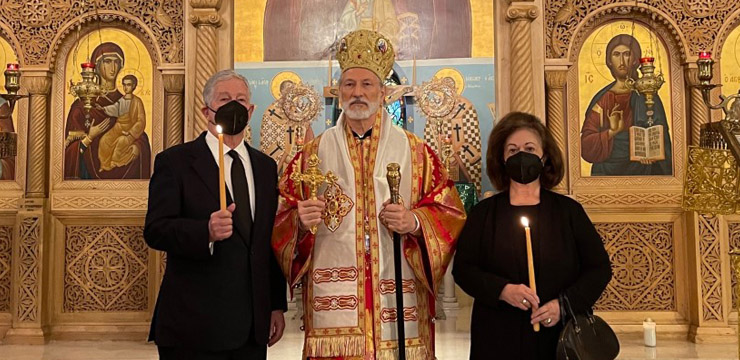 Nj.K.V. Prestolonaslednik Aleksandar i Princeza Katarina sa Njegovim Preosveštenstvom Episkopom istočno-američkim G. Irinejom - cover