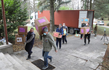 BOŽIĆNI POKLONI ZA VIŠE OD 1000 DECE IZ SRBIJE I REPUBLIKE SRPSKE STIGLI IZ ČIKAGA