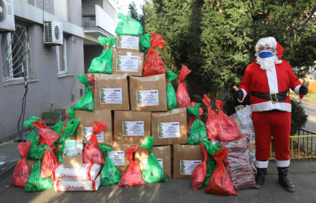FONDACIJA Nj.K.V. PRINCEZE KATARINE POČELA SA PODELOM BOŽIĆNIH PAKETIĆA ZA DECU