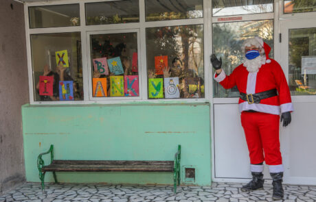 FONDACIJA Nj.K.V. PRINCEZE KATARINE POČELA SA PODELOM BOŽIĆNIH PAKETIĆA ZA DECU