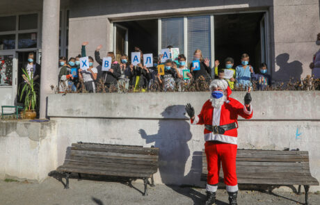 FONDACIJA Nj.K.V. PRINCEZE KATARINE POČELA SA PODELOM BOŽIĆNIH PAKETIĆA ZA DECU