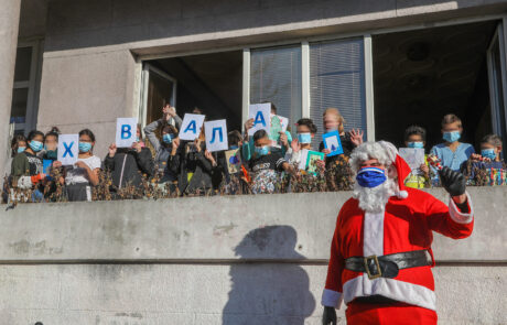 FONDACIJA Nj.K.V. PRINCEZE KATARINE POČELA SA PODELOM BOŽIĆNIH PAKETIĆA ZA DECU