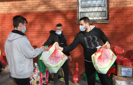 FONDACIJA Nj.K.V. PRINCEZE KATARINE POČELA SA PODELOM BOŽIĆNIH PAKETIĆA ZA DECU