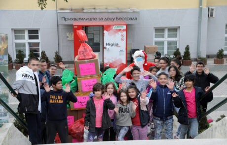 FONDACIJA Nj.K.V. PRINCEZE KATARINE NASTAVLJA SA PODELOM BOŽIĆNIH PAKETIĆA ZA DECU
