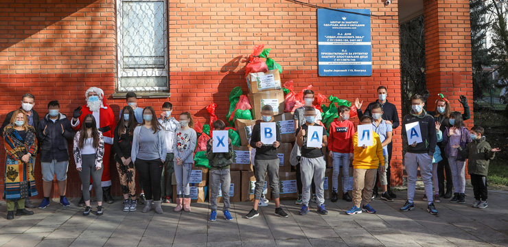 FONDACIJA Nj.K.V. PRINCEZE KATARINE POČELA SA PODELOM BOŽIĆNIH PAKETIĆA ZA DECU