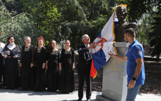 OTKRIVEN SPOMENIK KRALJU PETRU PRVOM U KIKINDI