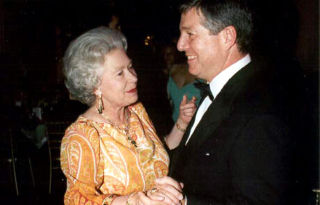 NJ.V. Кraljica Elizabeta II i NJ.К.V. Prestolonaslednik Aleksandar, Prestolonaslednikov 50. rođendan, 17. jul 1995, London