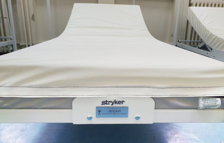 Donacija Princeze Кatarine i Projekta C.U.R.E. od 70 potpuno novih podesivih bolničkih kreveta marke Strajker sa dušecima i stalcima za infuziju, kao i 1.800 specijalnih bolničkih termometara bolnicama u Srbiji