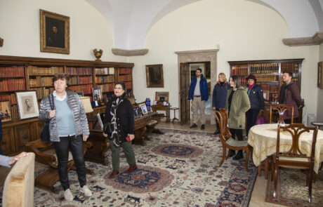 Obilazak Kraljevskog dvora za predavače simpozijuma SERBIA 2022.