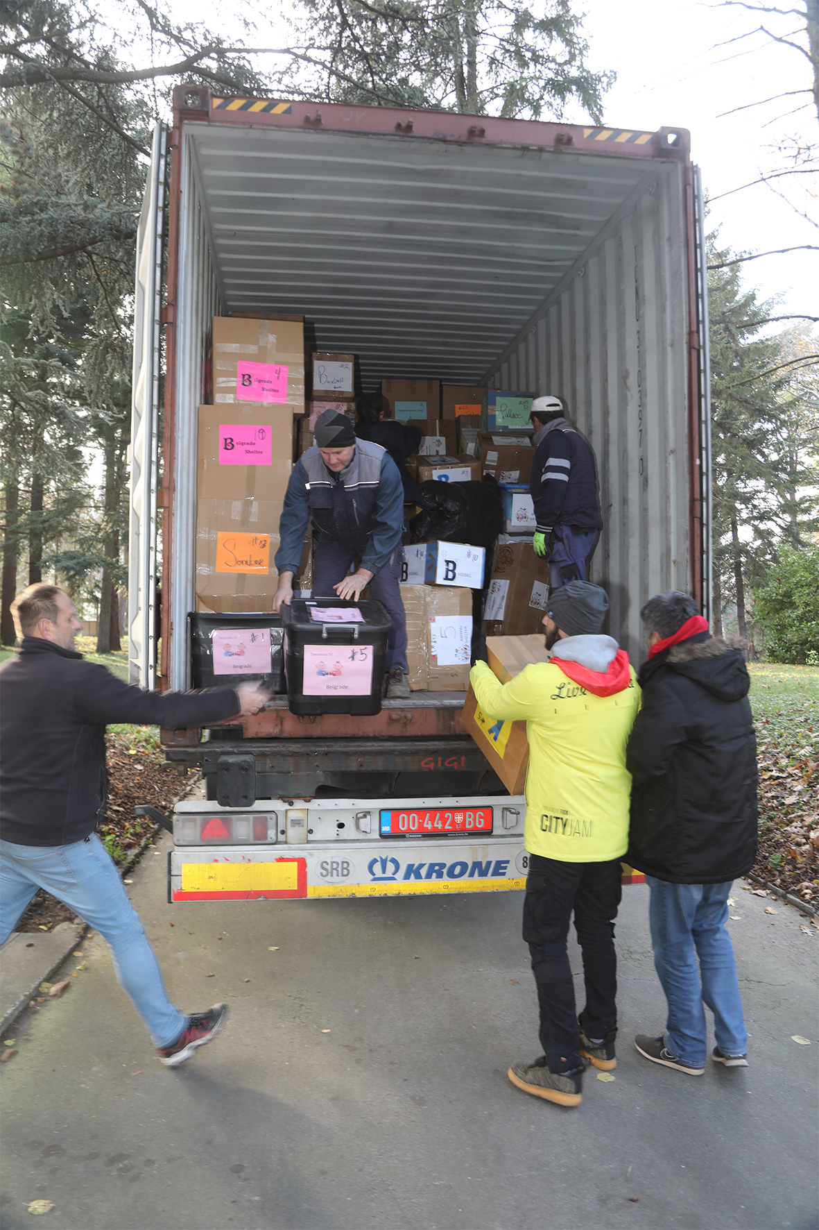 LIFELINE CHICAGO’S CHRISTMAS GIFTS FOR THE ORPHANS ARRIVE AT THE ROYAL PALACE