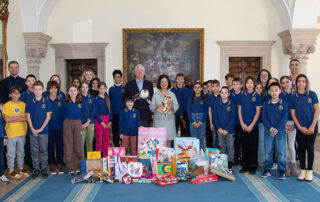 „ДЕЦА ПОМАЖУ ДЕЦИ“ У КРАЉЕВСКОM ДВОРУ