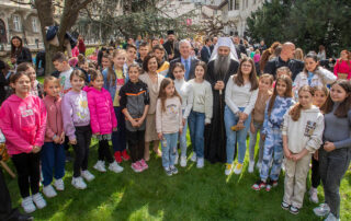 КРАЉЕВСКИ ПАР НА ДЕЧИЈИМ ВАСКРШЊИМ ЧАРОЛИЈАМА