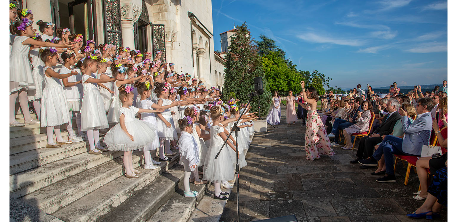 ДЕЧЈИ КОНЦЕРТ „ЉУБАВ” У КРАЉЕВСКОМ ДВОРУ