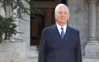 PRESTOLONASLEDNIKOVA BOŽIĆNA ČESTITKA VERNICIMA KOJI SLAVE 25. DECEMBRA