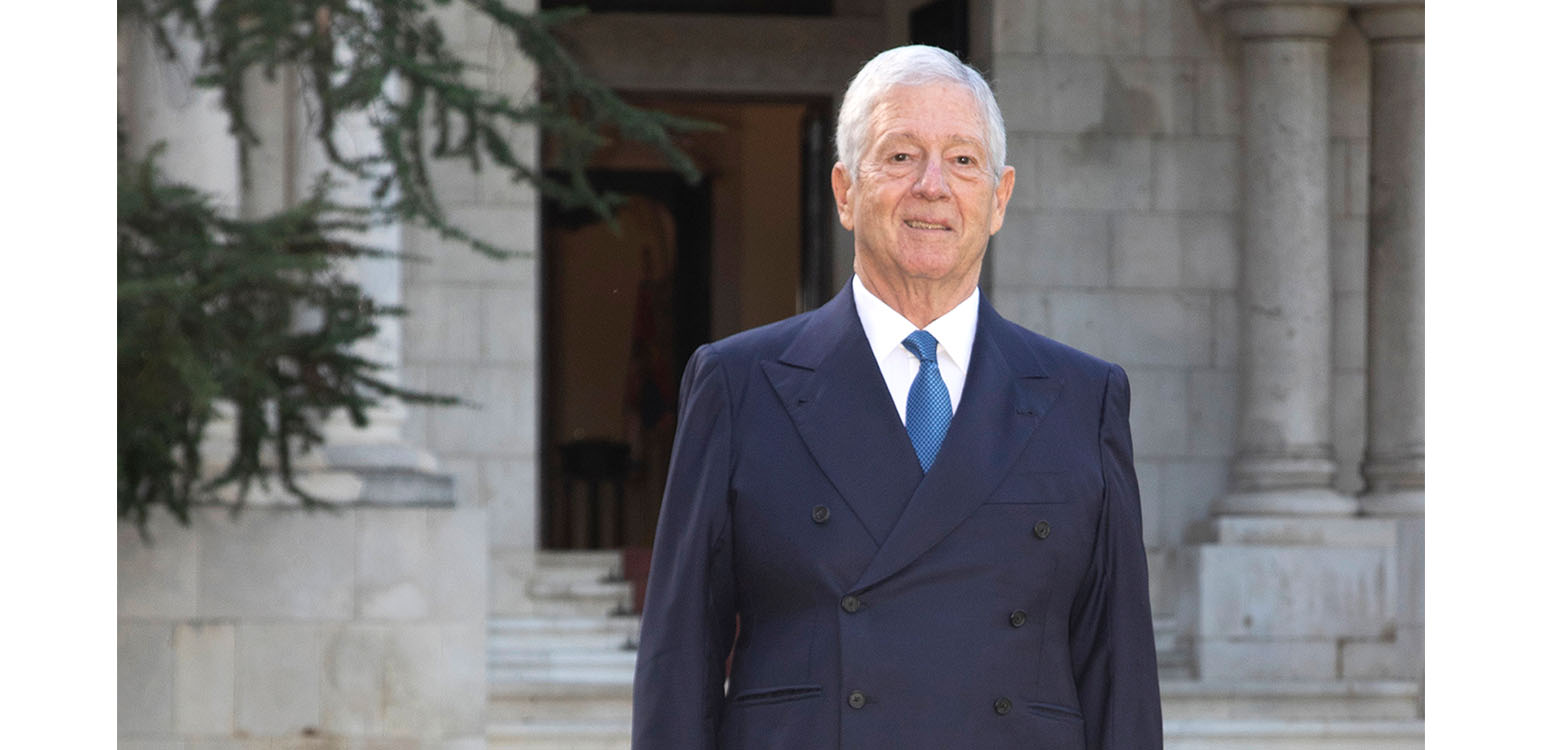 PRESTOLONASLEDNIKOVA BOŽIĆNA ČESTITKA VERNICIMA KOJI SLAVE 25. DECEMBRA