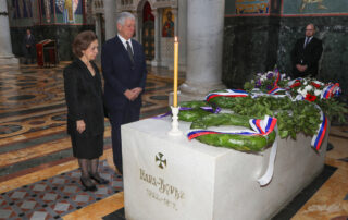 КRALjEVSKA PORODICA ODALA POČAST KARAĐORĐU NA OPLENCU POVODOM 207. GODIŠNjICE SMRTI