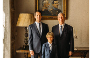 KRALjEVSKA PORODICA PREDSTAVILA ZVANIČNI PORTRET NASLEDNE LINIJE KRALjEVSKOG DOMA