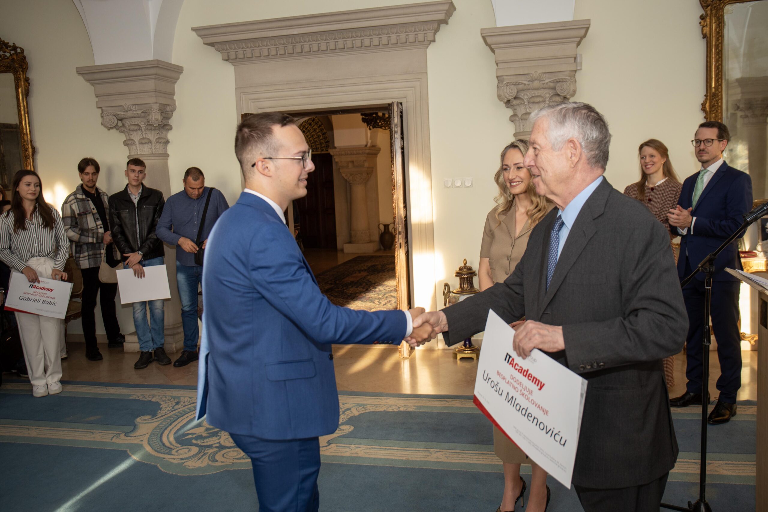 ПРЕСТОЛОНАСЛЕДНИК АЛЕКСАНДАР ДОДЕЛИО БЕСПЛАТНЕ СТИПЕНДИЈЕ БУДУЋИМ ИТ СТРУЧЊАЦИМА CROWN PRINCE ALEXANDER AWARDS FUTURE IT EXPERTS WITH FREE SCHOLARSHIPS