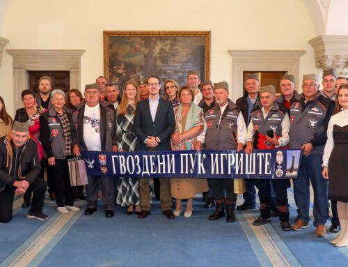 ПРИНЦ НАСЛЕДНИК ФИЛИП УГОСТИО ПОТОМКЕ ГВОЗДЕНОГ ПУКА У КРАЉЕВСКОМ ДВОРУ