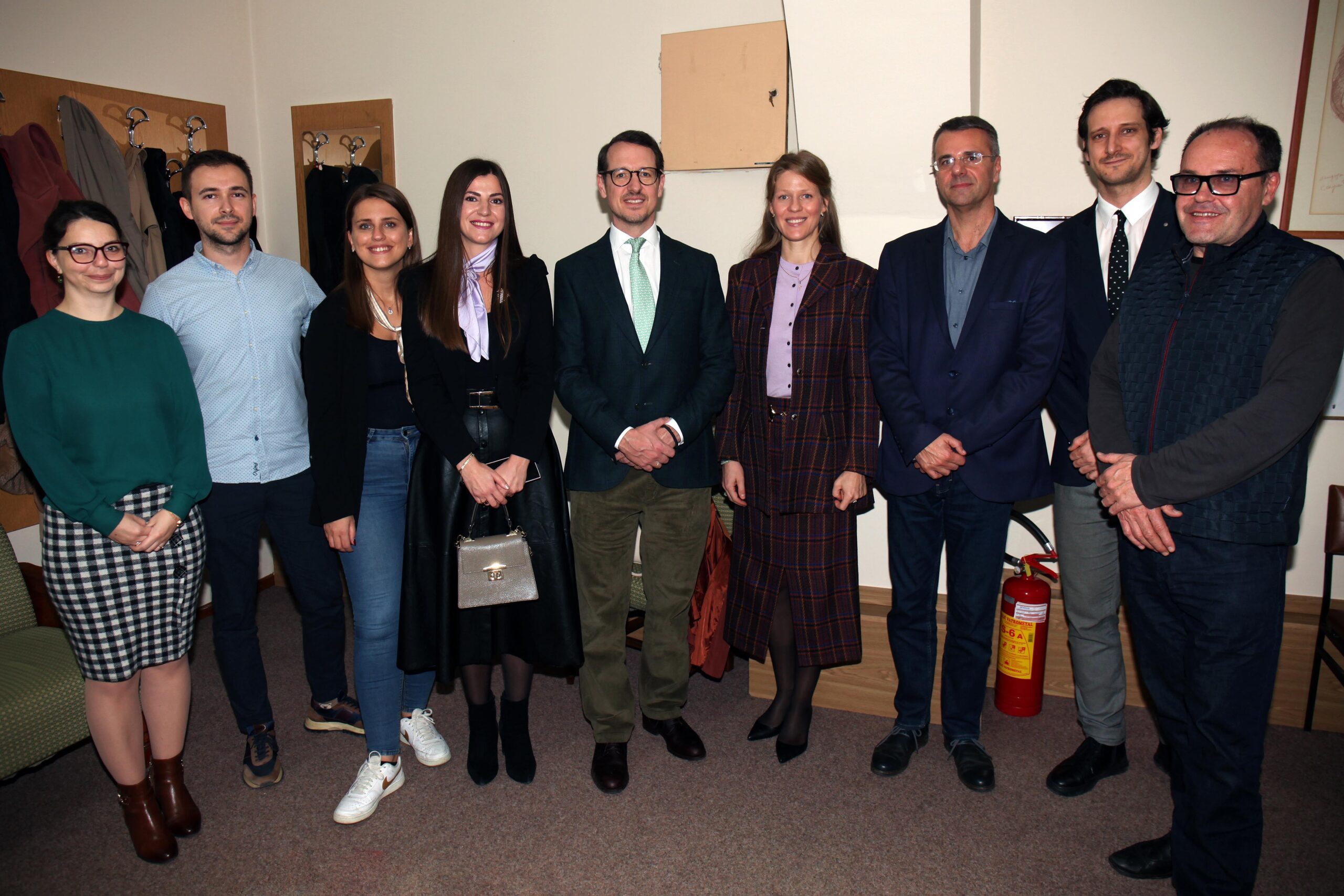 КРАЉЕВСКА ПОРОДИЦА ПОДРЖАЛА ПРВИ НАУЧНИ СКУП „КАРАЂОРЂЕВИЋИ И КЊИЖЕВНОСТ“ ROYAL FAMILY SUPPORTS FIRST SCIENTIFIC GATHERING “THE KARADJORDJEVICS AND LITERATURE”