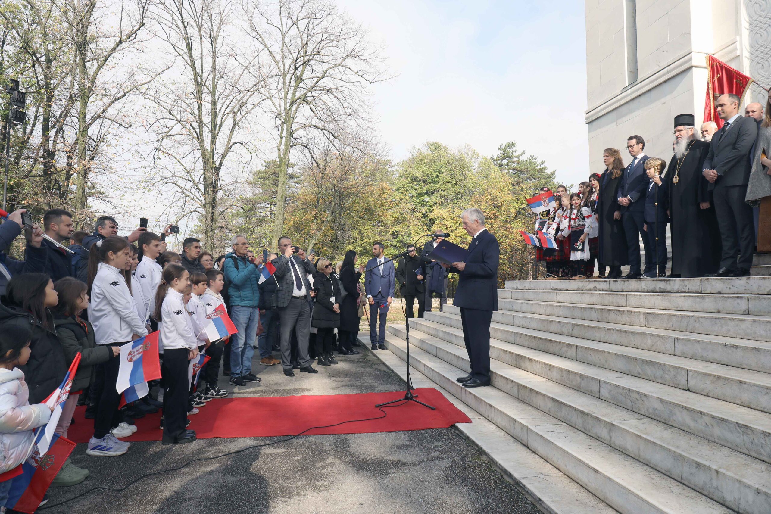 КРАЉЕВСКА ПОРОДИЦА НА ОПЛЕНЦУ ОБЕЛЕЖИЛА ДАН ПОБЕДЕ У ПРВОМ СВЕТСКОМ РАТУ ROYAL FAMILY MARKS WW1 VICTORY DAY AT OPLENAC