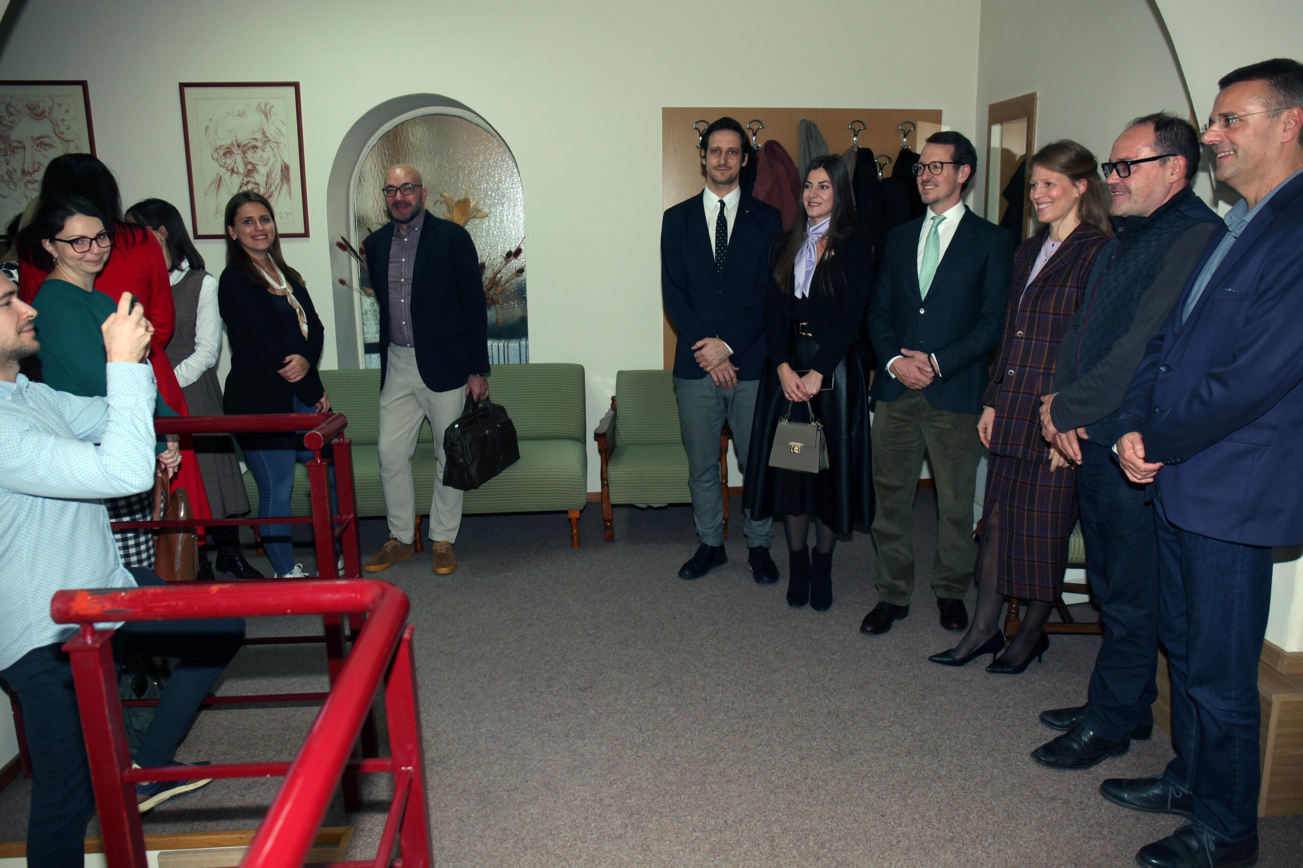 КРАЉЕВСКА ПОРОДИЦА ПОДРЖАЛА ПРВИ НАУЧНИ СКУП „КАРАЂОРЂЕВИЋИ И КЊИЖЕВНОСТ“ ROYAL FAMILY SUPPORTS FIRST SCIENTIFIC GATHERING “THE KARADJORDJEVICS AND LITERATURE”