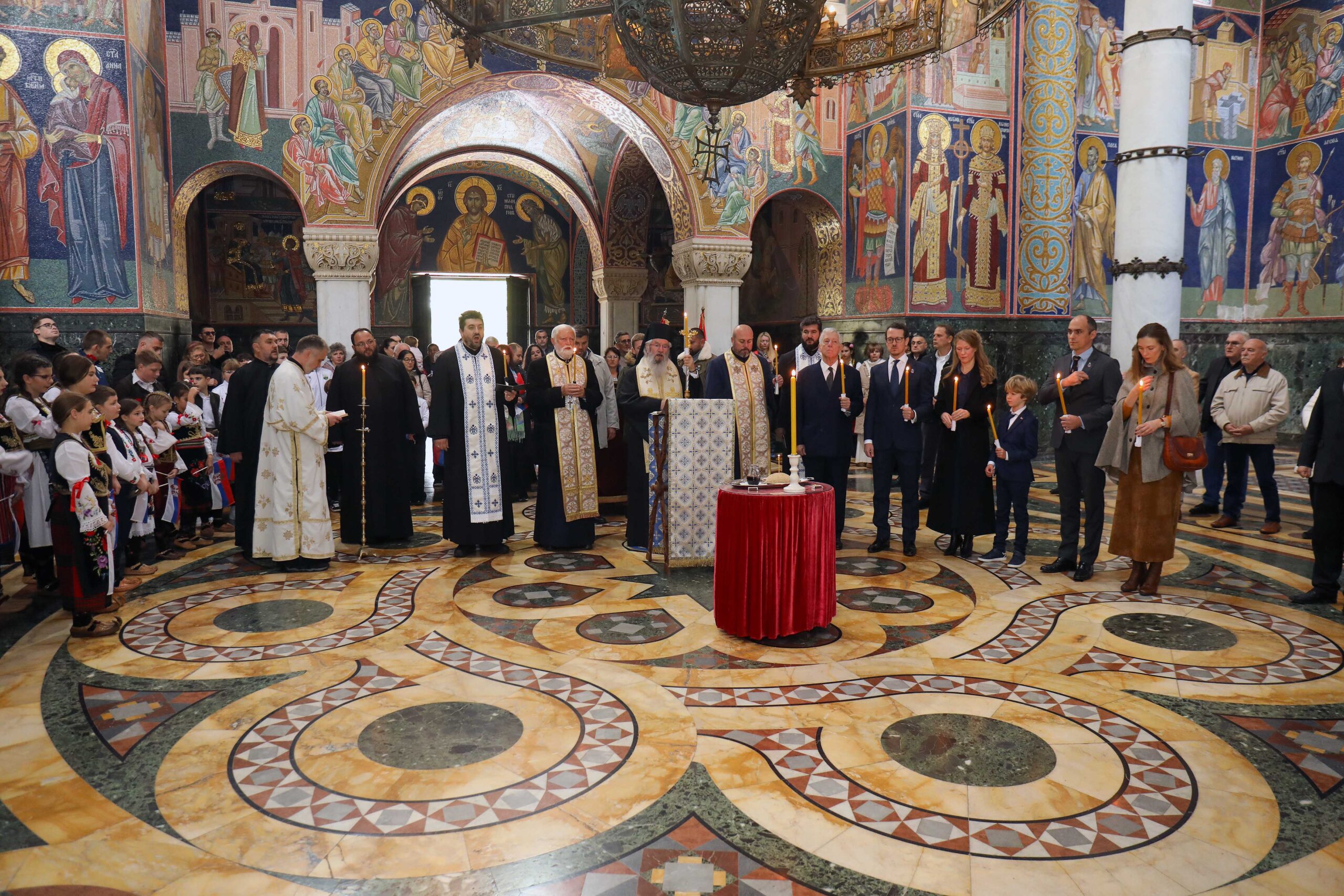 КРАЉЕВСКА ПОРОДИЦА НА ОПЛЕНЦУ ОБЕЛЕЖИЛА ДАН ПОБЕДЕ У ПРВОМ СВЕТСКОМ РАТУ ROYAL FAMILY MARKS WW1 VICTORY DAY AT OPLENAC