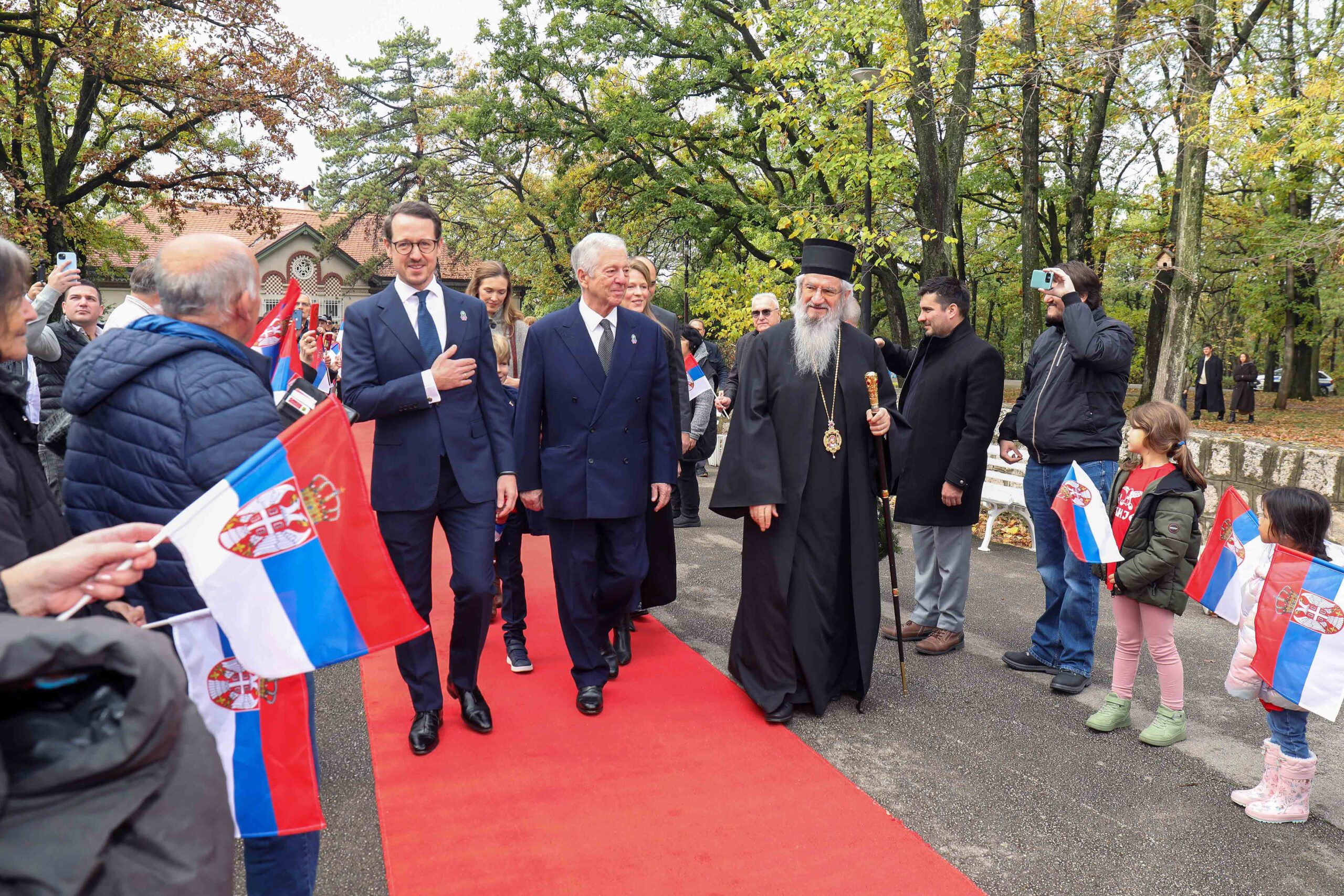 КРАЉЕВСКА ПОРОДИЦА НА ОПЛЕНЦУ ОБЕЛЕЖИЛА ДАН ПОБЕДЕ У ПРВОМ СВЕТСКОМ РАТУ ROYAL FAMILY MARKS WW1 VICTORY DAY AT OPLENAC