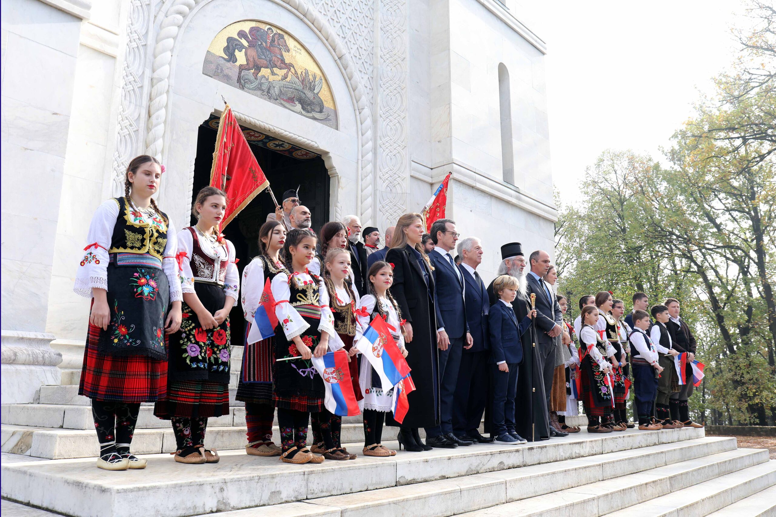 КРАЉЕВСКА ПОРОДИЦА НА ОПЛЕНЦУ ОБЕЛЕЖИЛА ДАН ПОБЕДЕ У ПРВОМ СВЕТСКОМ РАТУ ROYAL FAMILY MARKS WW1 VICTORY DAY AT OPLENAC
