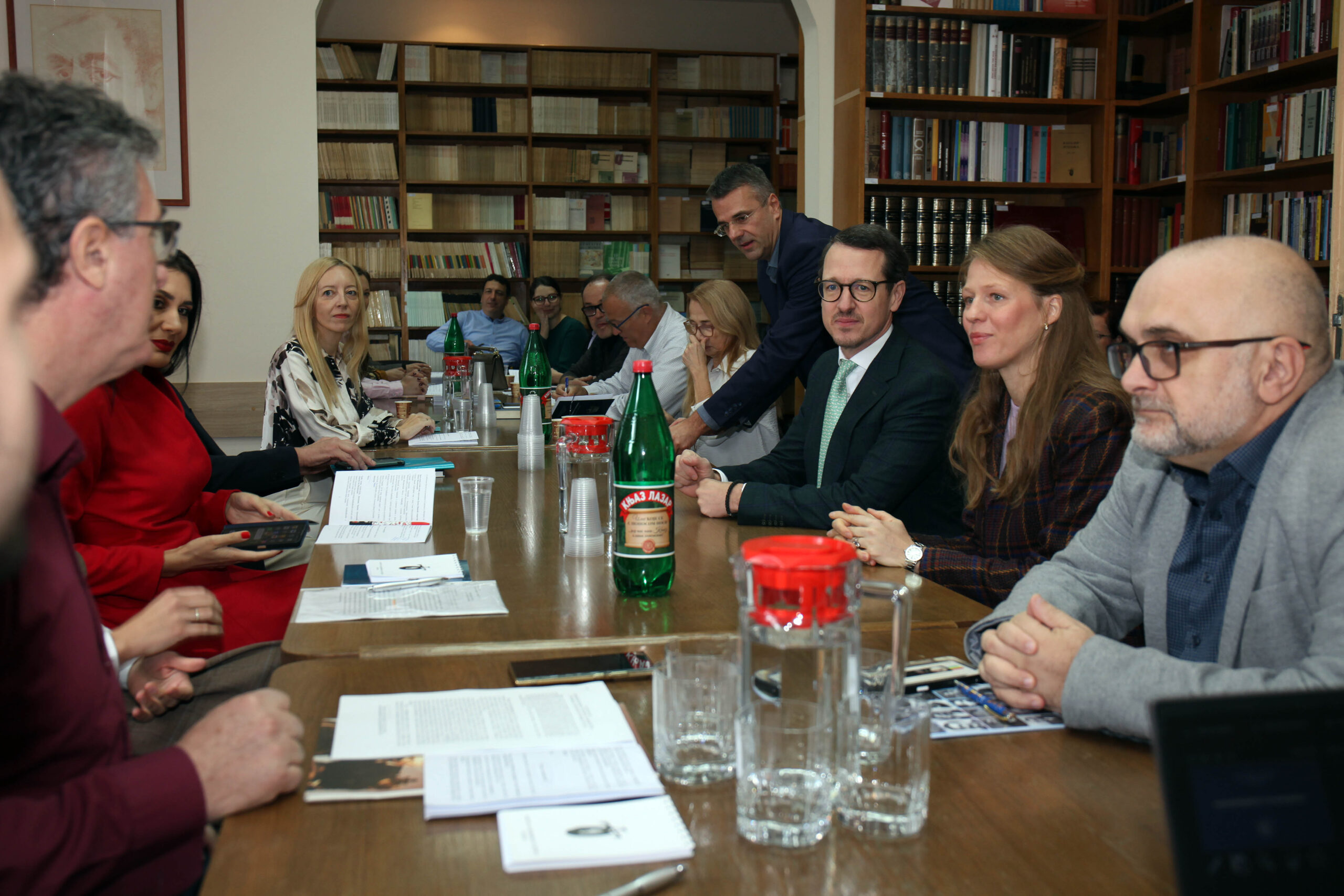 КРАЉЕВСКА ПОРОДИЦА ПОДРЖАЛА ПРВИ НАУЧНИ СКУП „КАРАЂОРЂЕВИЋИ И КЊИЖЕВНОСТ“ ROYAL FAMILY SUPPORTS FIRST SCIENTIFIC GATHERING “THE KARADJORDJEVICS AND LITERATURE”