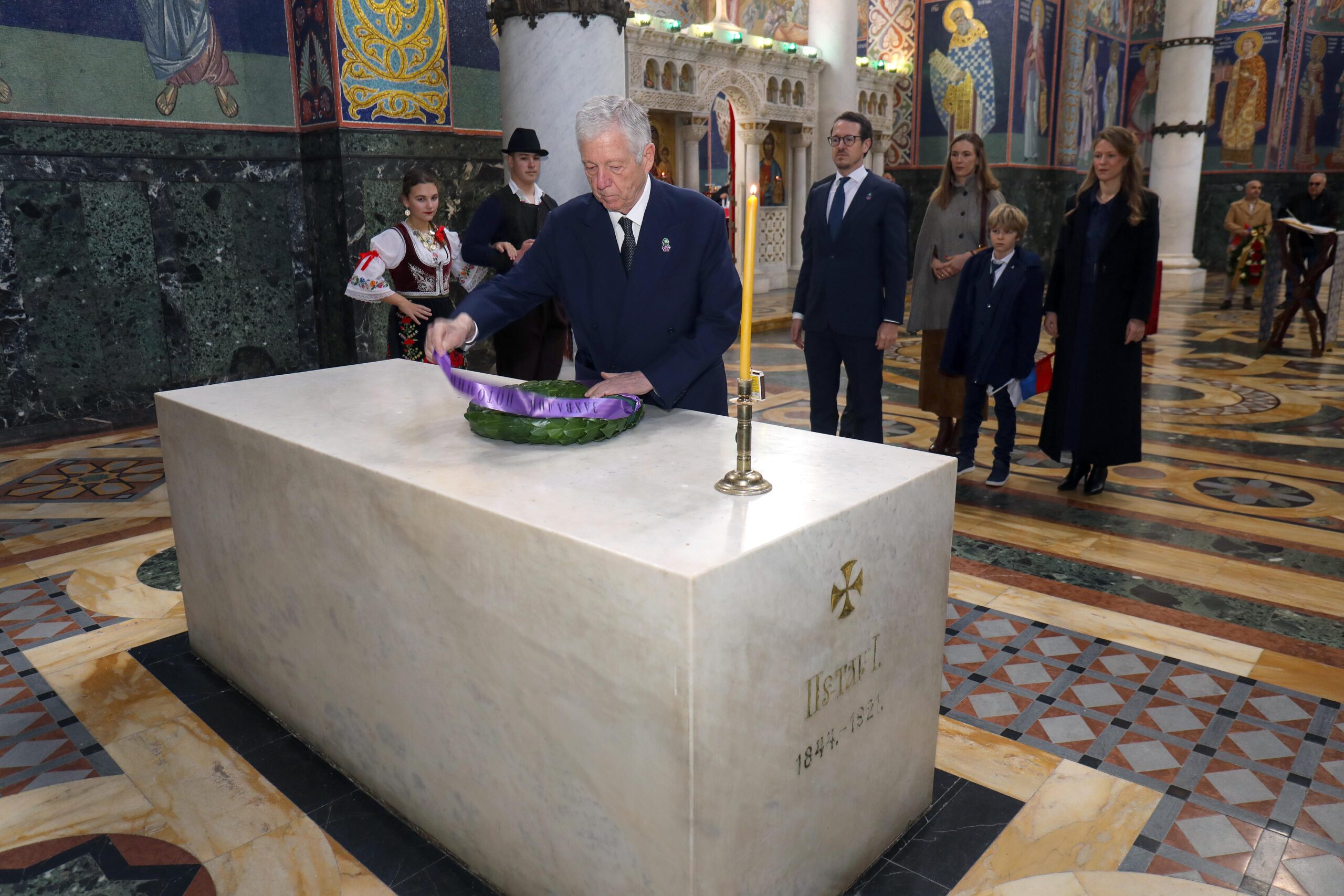 КРАЉЕВСКА ПОРОДИЦА НА ОПЛЕНЦУ ОБЕЛЕЖИЛА ДАН ПОБЕДЕ У ПРВОМ СВЕТСКОМ РАТУ ROYAL FAMILY MARKS WW1 VICTORY DAY AT OPLENAC