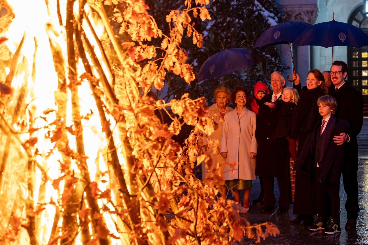 BADNjE VEČE U KRALjEVSKOM DVORU – POŠTOVANjE STARE TRADICIJE CHRISTMAS EVE AT THE ROYAL PALACE – FOLLOWING OLD TRADITIONS