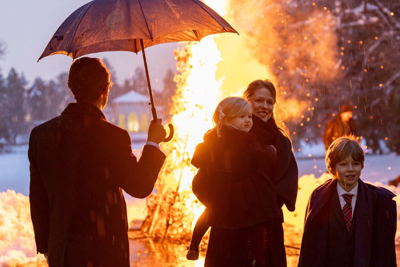 BADNjE VEČE U KRALjEVSKOM DVORU – POŠTOVANjE STARE TRADICIJE CHRISTMAS EVE AT THE ROYAL PALACE – FOLLOWING OLD TRADITIONS