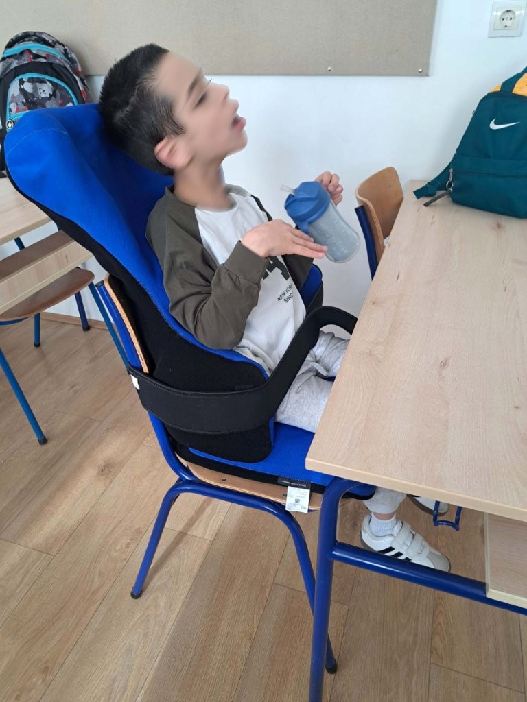 LAJFLAJN ČIKAGO NASTAVLJA PODRŠKU ŠKOLI IVO LOLA RIBAR U KRALJEVU LIFELINE CHICAGO CONTINUES SUPPORTING THE SPECIAL EDUCATION SCHOOL IN KRALJEVO