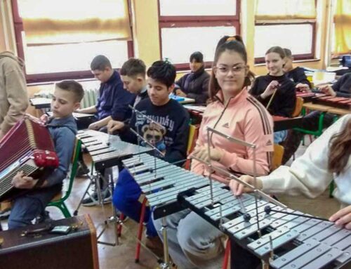 PRINCEZA KATARINA I LAJFLAJN ČIKAGO NASTAVLjAJU PODRŠKU MUZIČKOM OBRAZOVANjU U OSNOVNOJ ŠKOLI KOD KOVINA