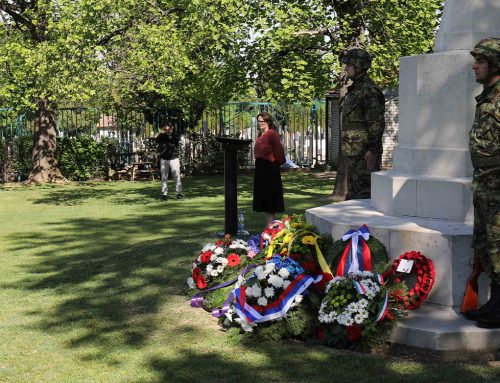 КРАЉЕВСКА ПОРОДИЦА НА ОБЕЛЕЖАВАЊУ ДАНА АНЗАК-А У БЕОГРАДУ